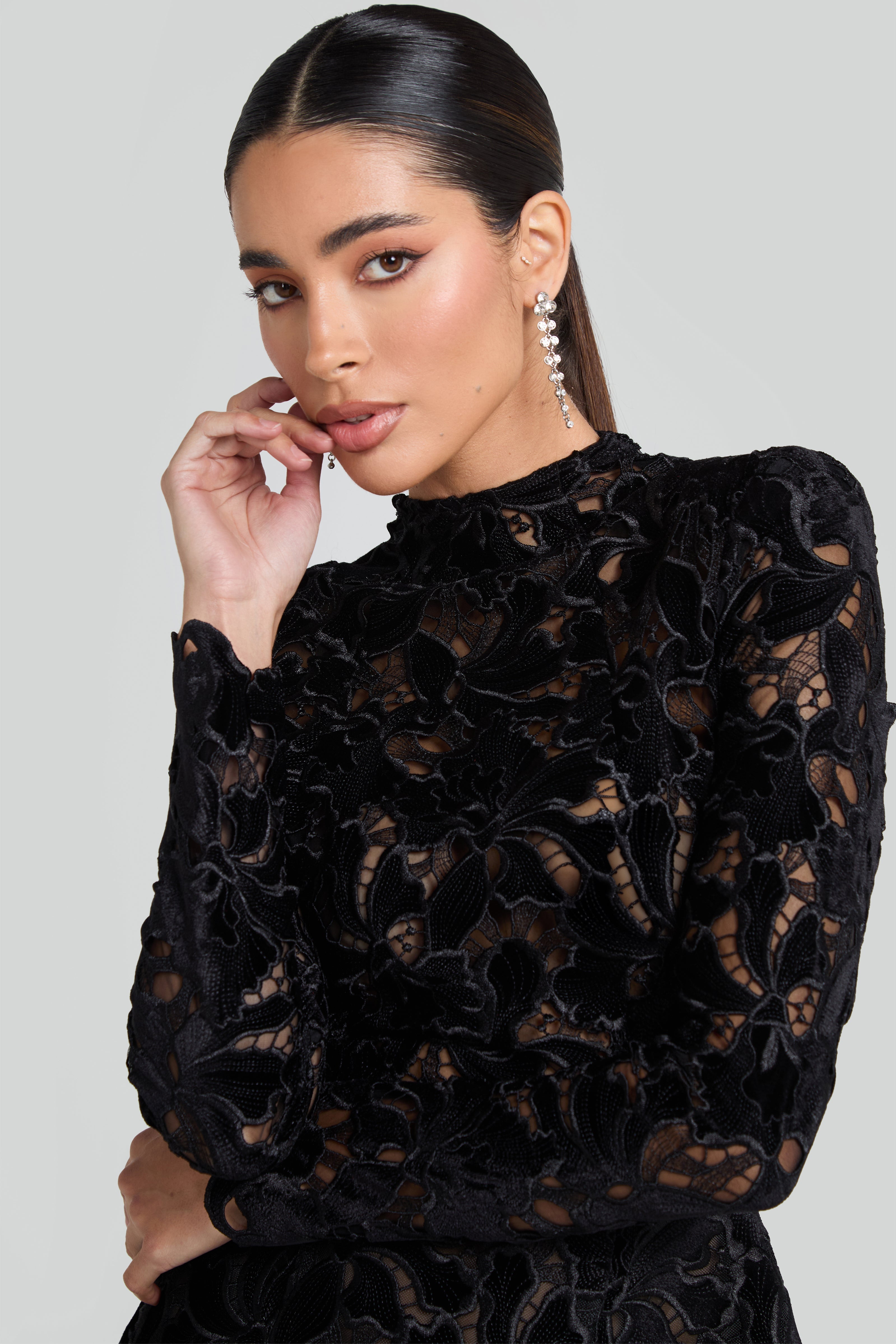 Tala - Elegantna Crna Haljina