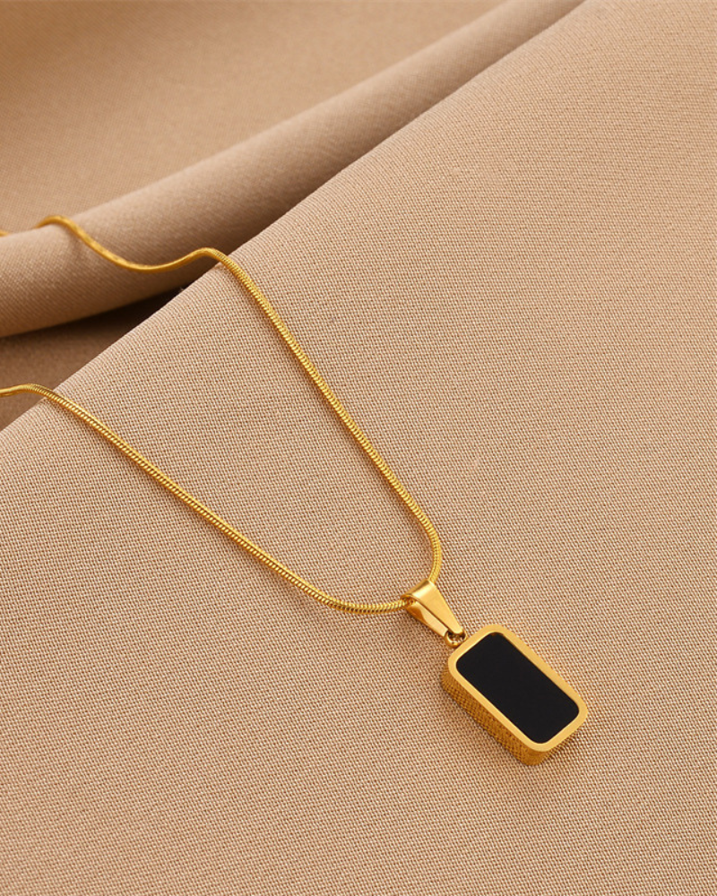 Elegantna Noir Ogrlica
